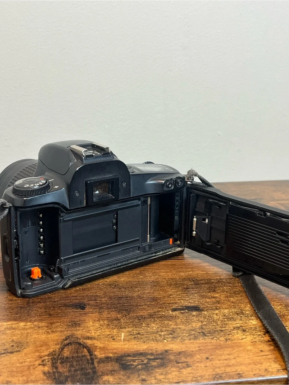 Canon EOS Rebel G 35mm SLR Film Camera with EF 35-80mm Zoom Lens - Picture 5 of 9